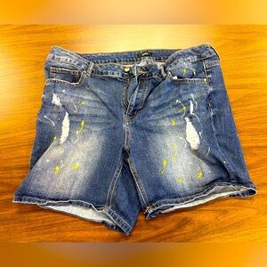 Ms. She Jean shorts with paint splattered designs. Size 22